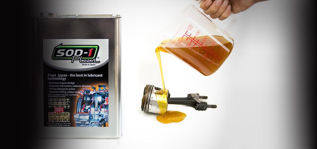 pouring SOD-1 Plus over a gear